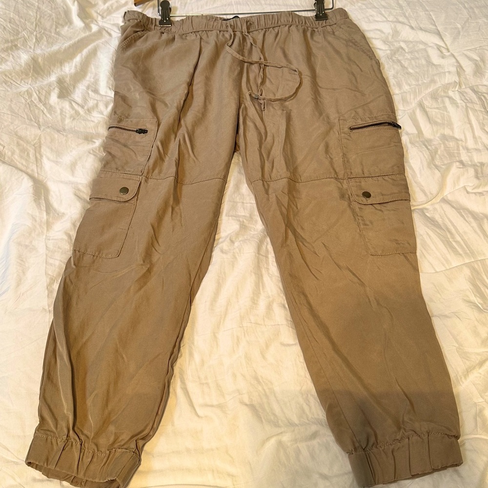 Women’s Banana Republic Factory Tencel Cargo Joggers - Picture 3 of 4